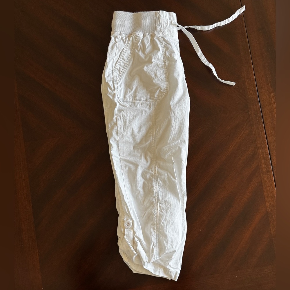 BCG white rollup capri pants size small